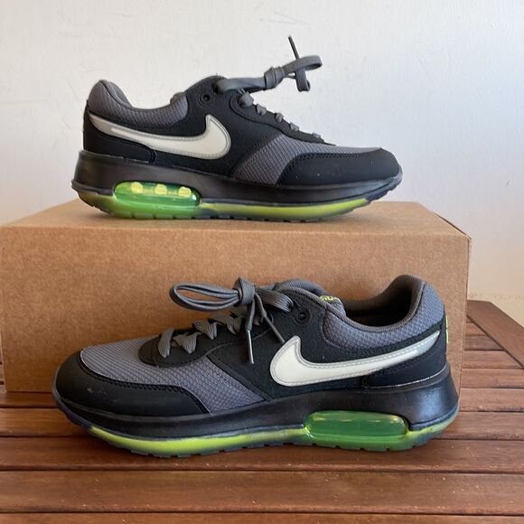 Nike Air Max Motif NN(GS) Iron Grey Volt US Kid Size 6Y/UK5.5/EU38.5(DZ5630-001) - Picture 3 of 12